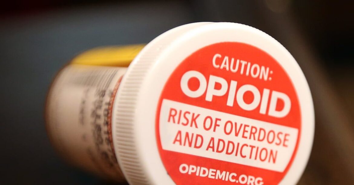FDA: YÊU CẦU CẬP NHẬT THÔNG TIN SẢN PHẨM CỦA CÁC THUỐC GIẢM ĐAU OPIOID LIÊN QUAN ĐẾN VIỆC SỬ DỤNG KÉO DÀI